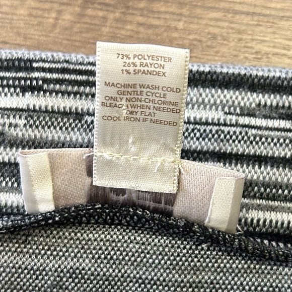 LOFT BY ANN TYLOR  BLACK AND WHITE STRIPED SKIRT IN SIZE MEDIUM - Picture 6 of 7